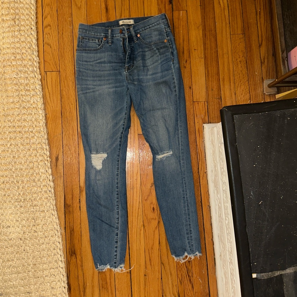 Madewell 9inch High Rise Skinny Jean w/ Rips at knees, light blue